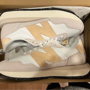 New Balance Women’s 237 V1 Classic Sneaker